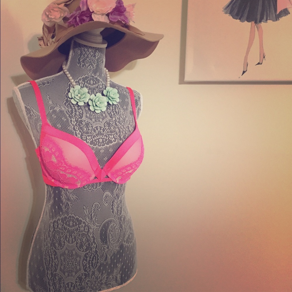 32DD very sexy push-up bra!