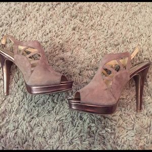 Audrey Brooke beige/grayish spring heels