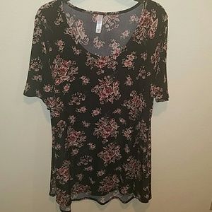 Sale! 🦄NEW LISTING🦄 XL Lularoe Perfect T