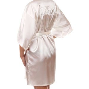 Used Satin Ivory Bride 👰🏻 robe