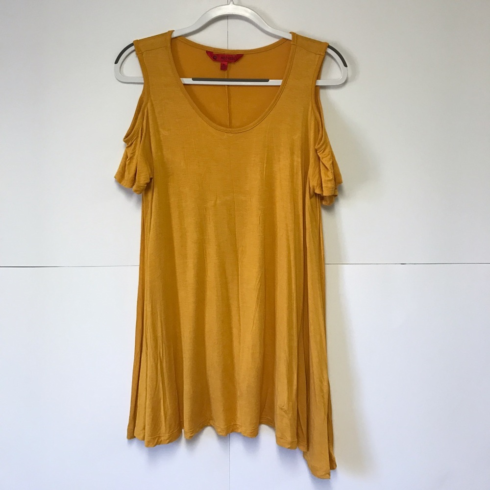 Cold-shoulder top