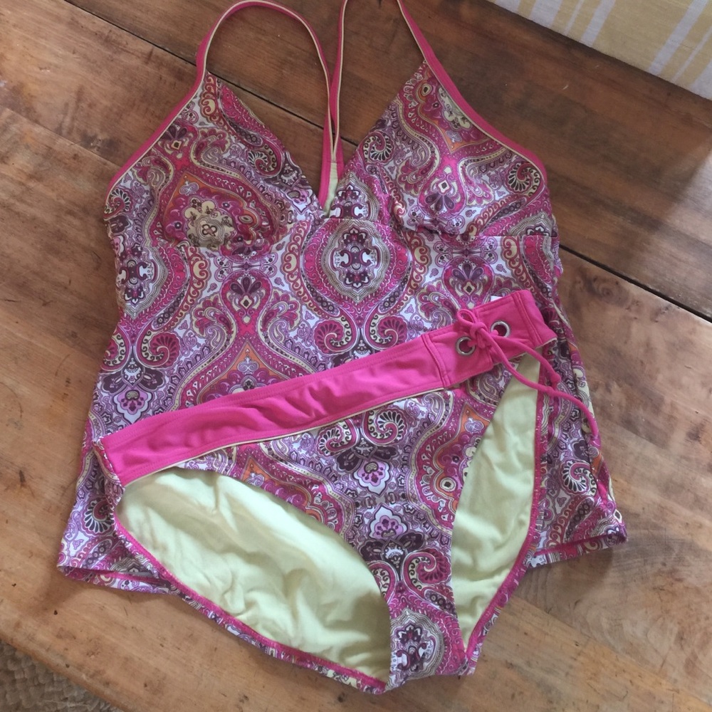 Xlg top / lg bottoms reposting didn't fit