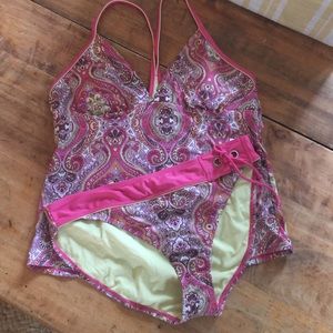 Xlg top / lg bottoms reposting didn't fit