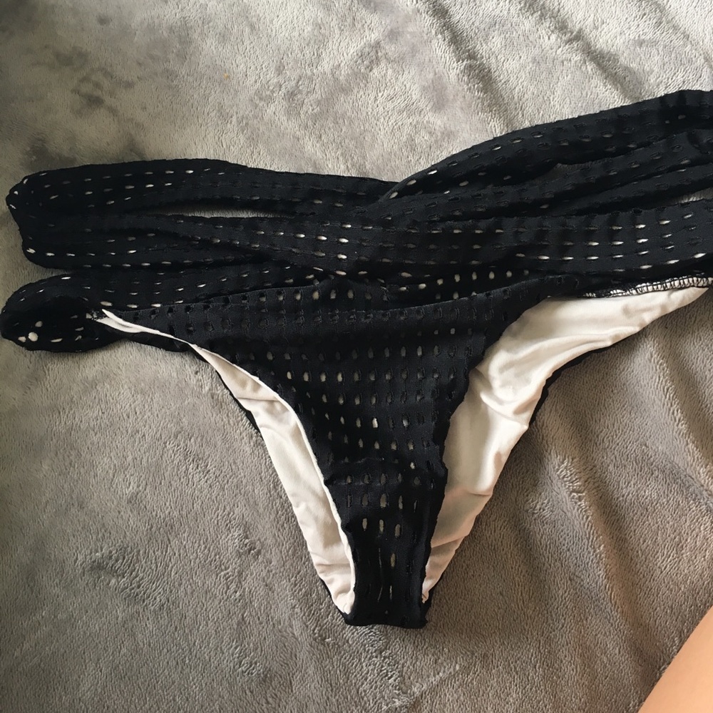 Acacia black bottoms