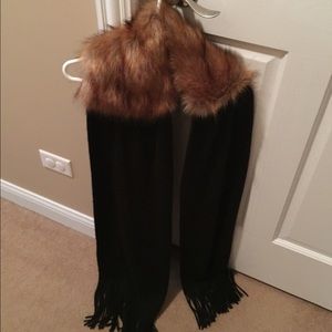 NWT faux fur scarf