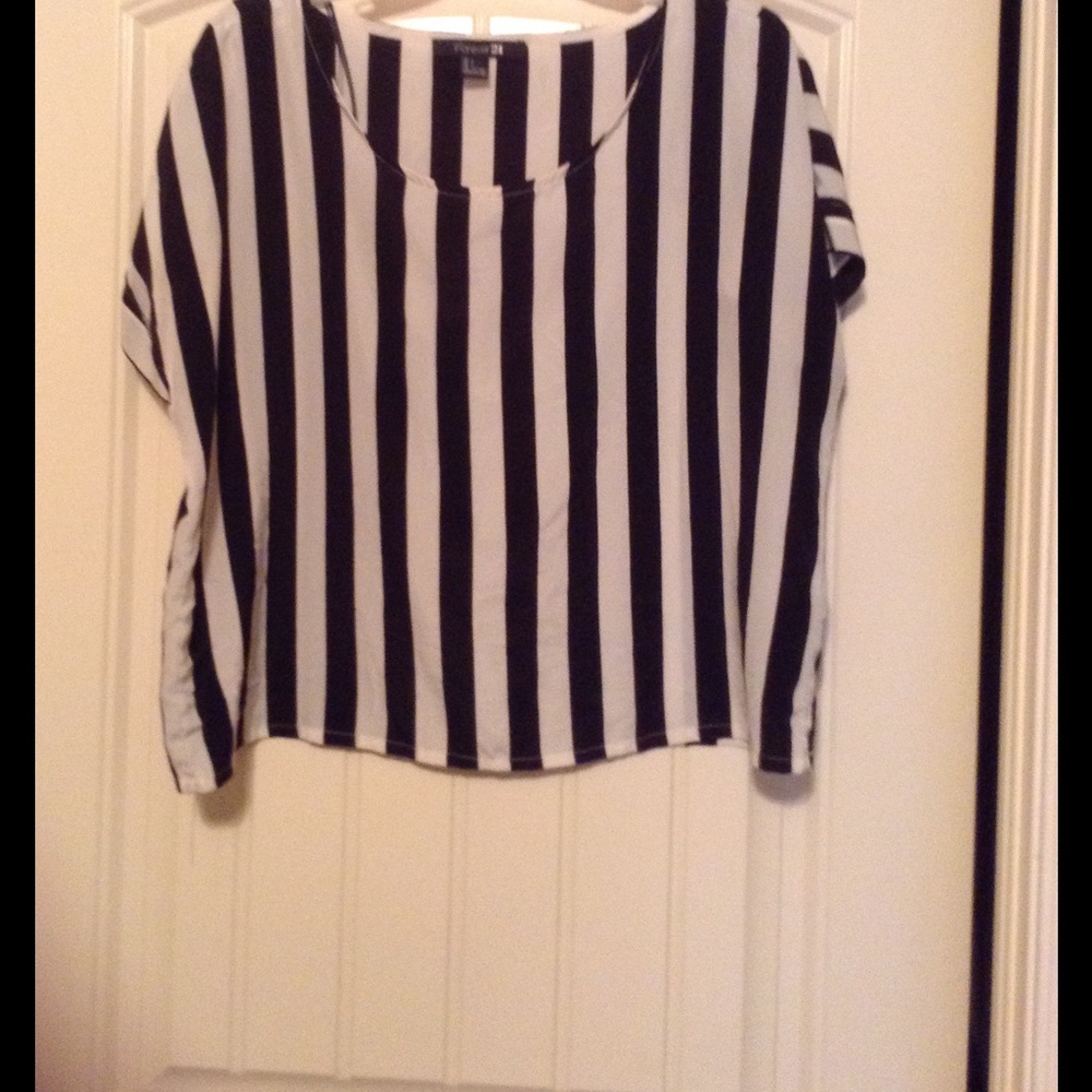 Boxy black and white shirt