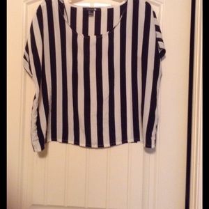 Boxy black and white shirt