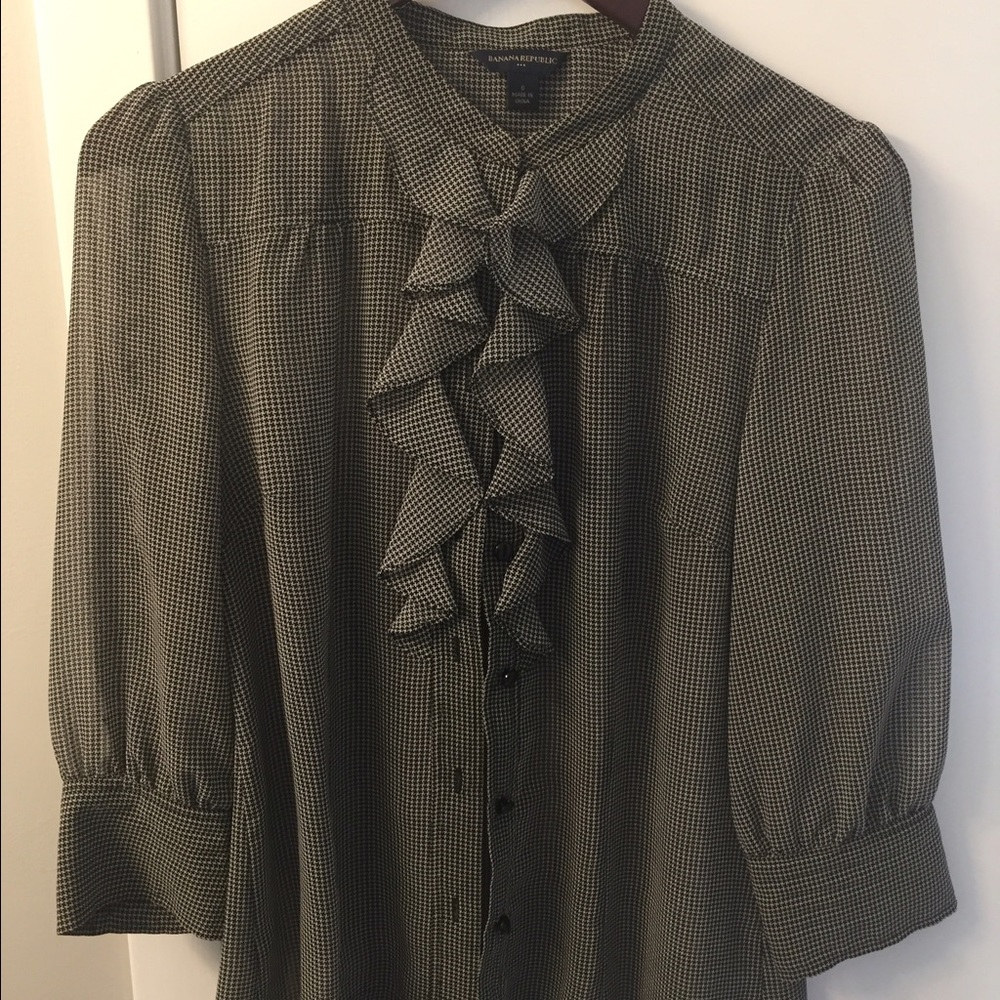 Banana Republic black and white checkered blouse