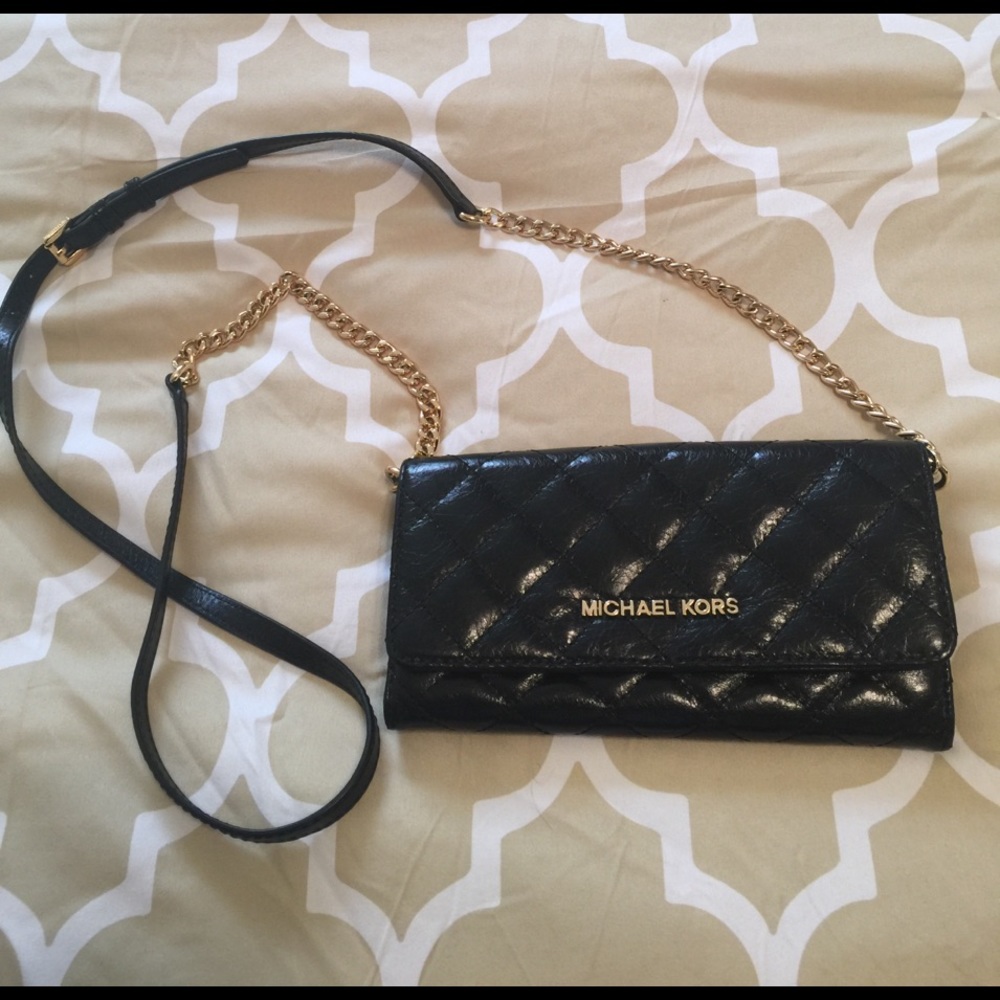 ⚜️SOLD on Tradesy⚜️ Michael Kors Wallet on Chain
