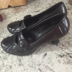 Brown dress shoes
