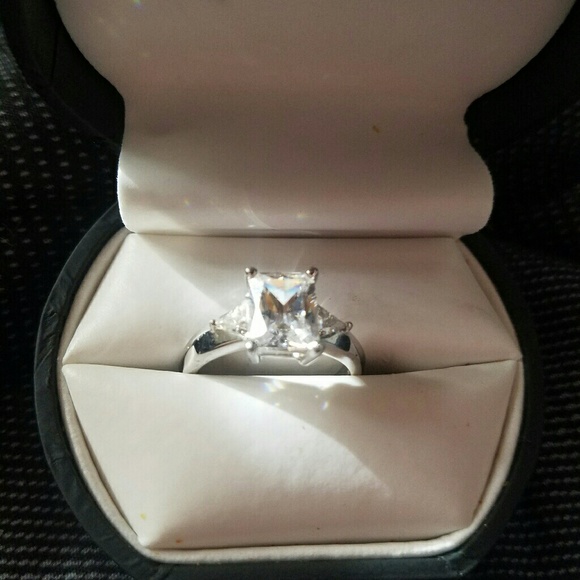 Sterling silver Cuban zirconia ring - Picture 1 of 8