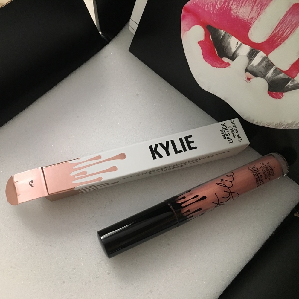 Brand new Kylie Metal lipstick: HEIR color