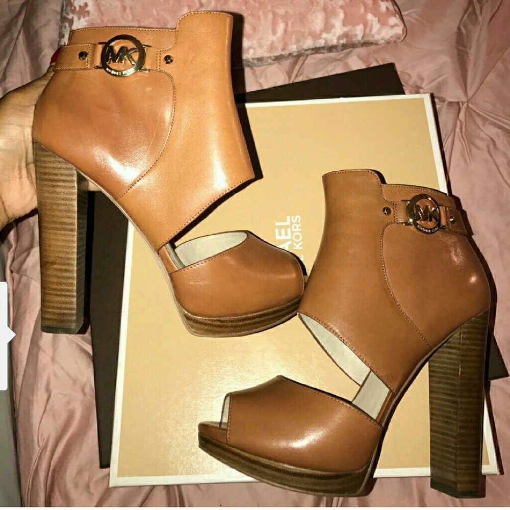 Michael Kors Wyatt open Toe  Bootie Platform