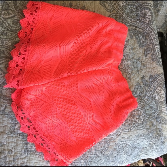 Lace flow Pink Shorts - Picture 2 of 3