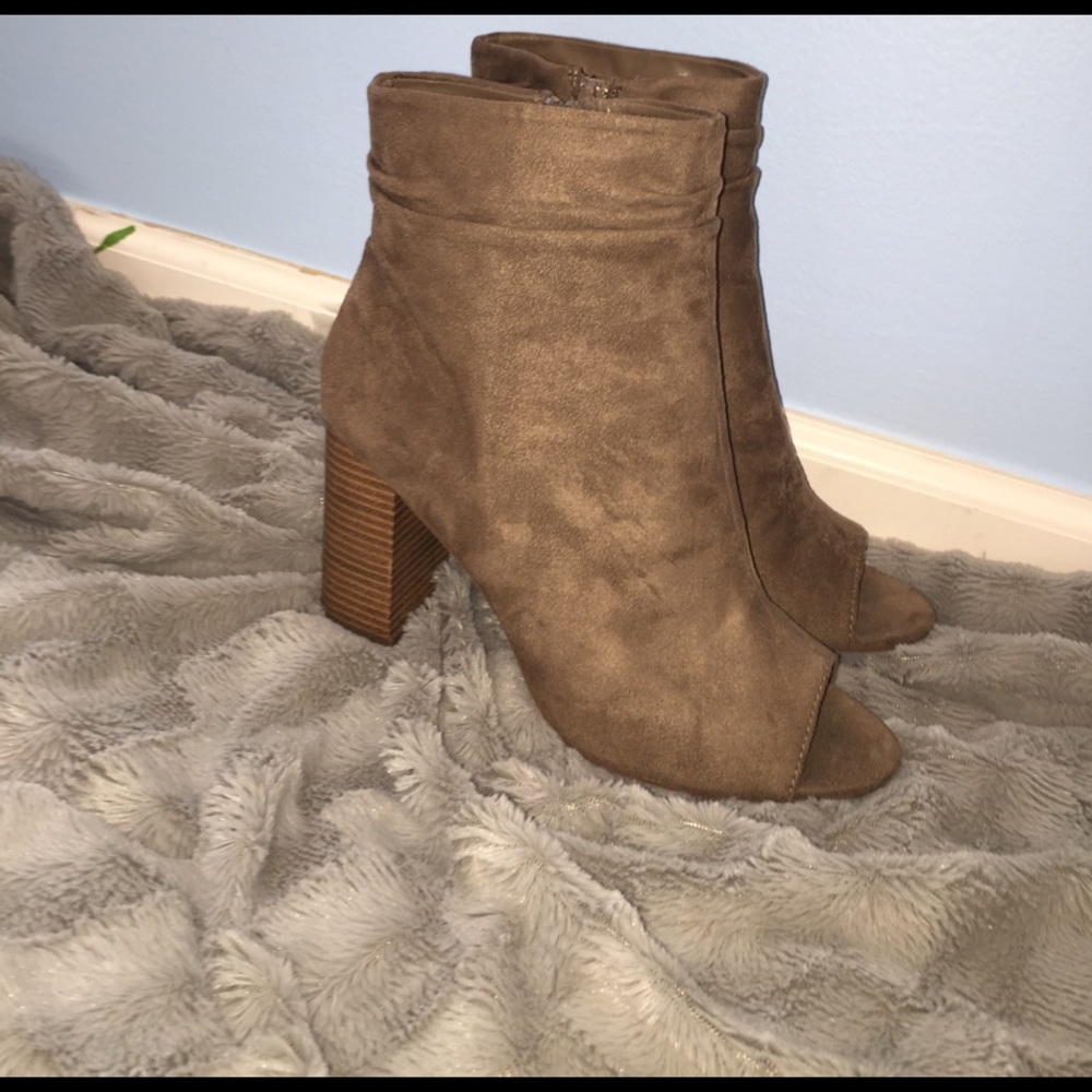 Go To Open Toed Booties 😍