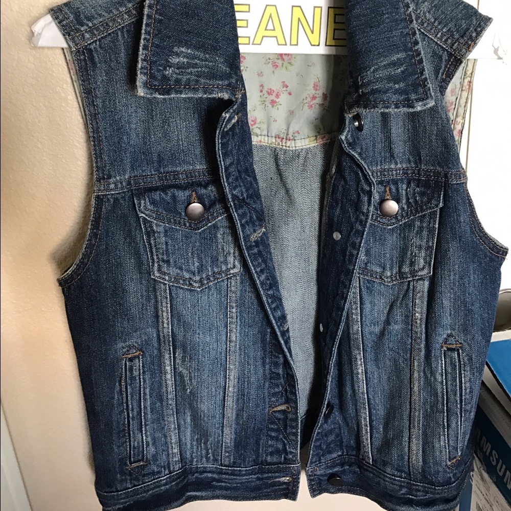 Denim vest!!