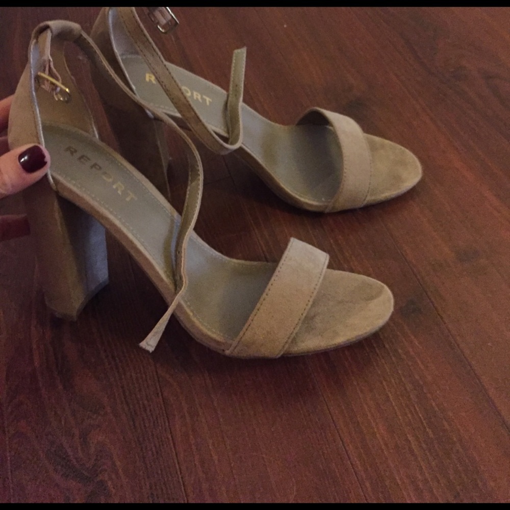 Report Nude heels/Sandals