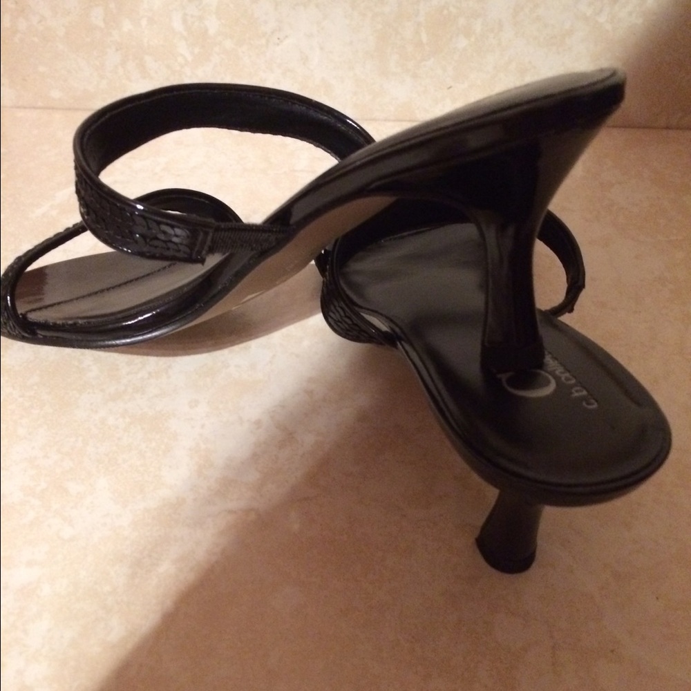 👠Beautiful NWOT black open toed sequined sandals