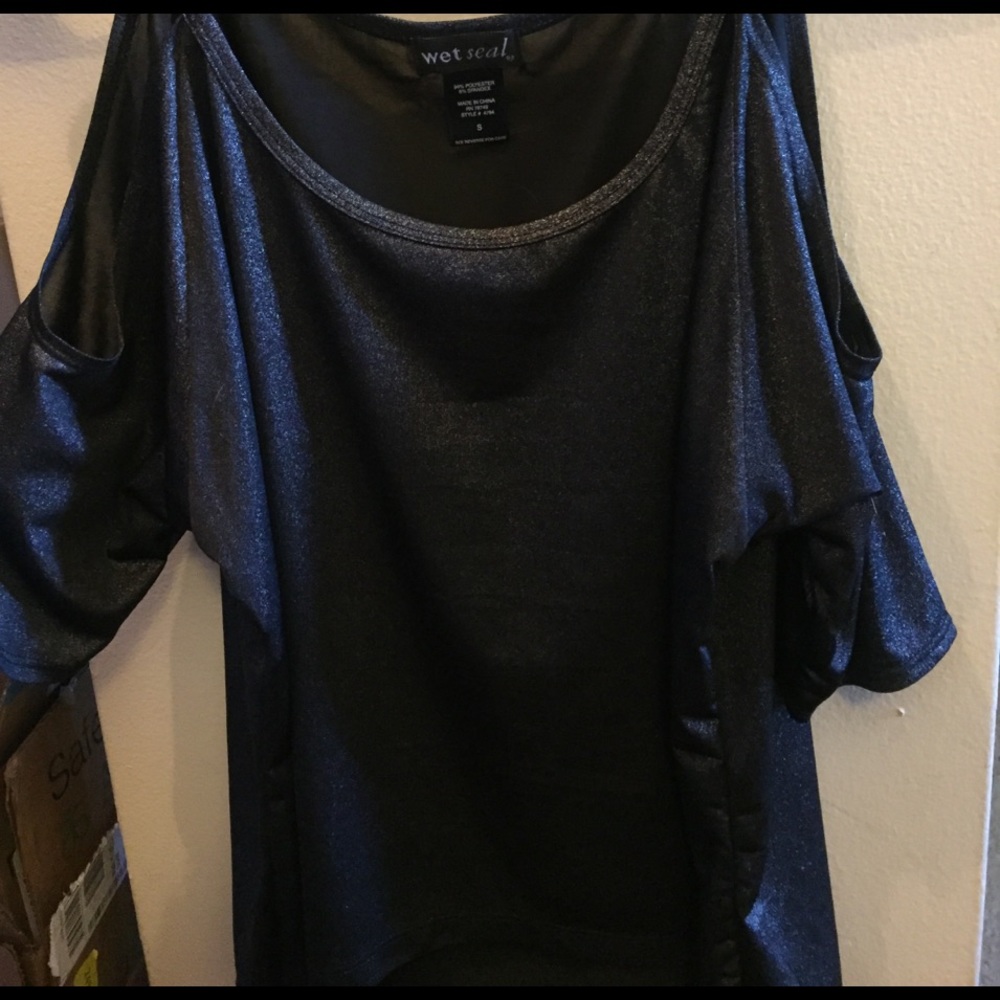 Shimmery Black Shoulder-less Top