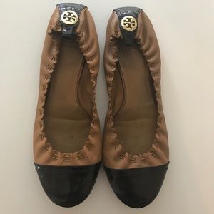 AUTHENTIC TORY BURCH ABBY FLAT BLACK AND TAN