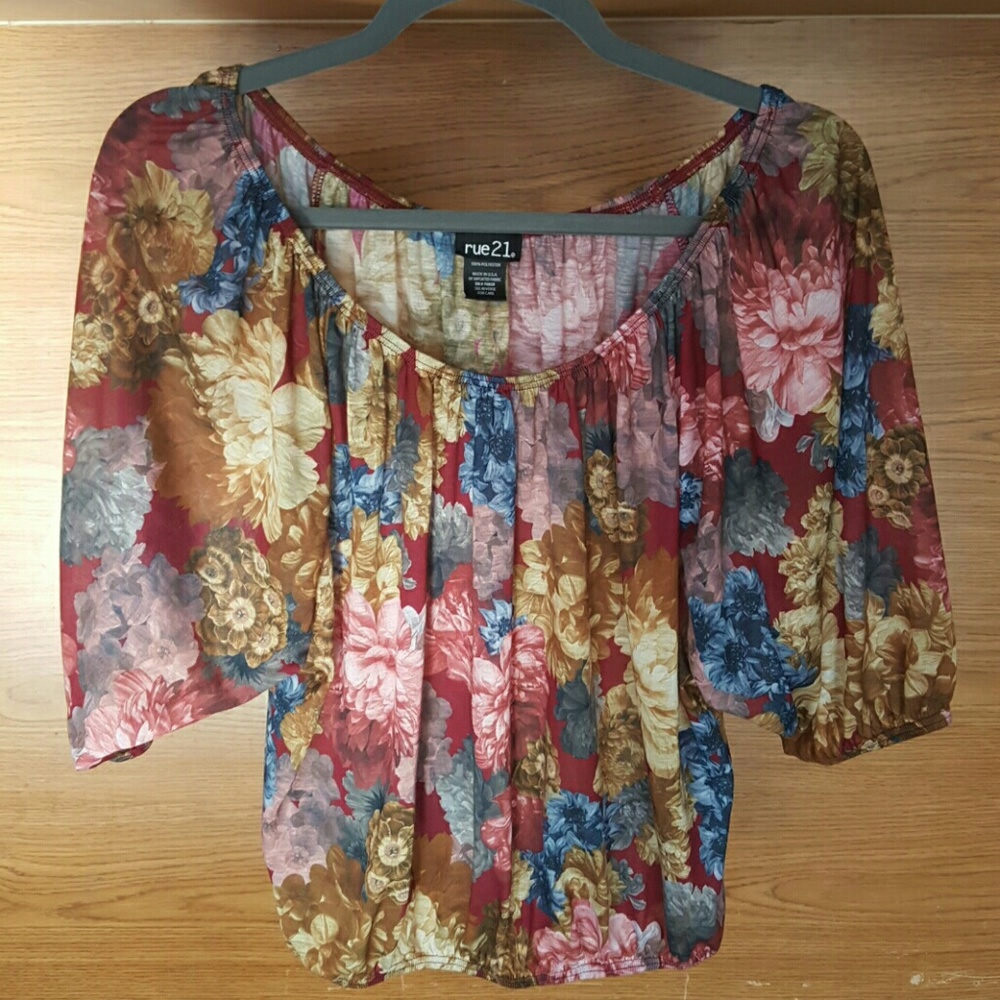 Super Cute Rue21 flower top.