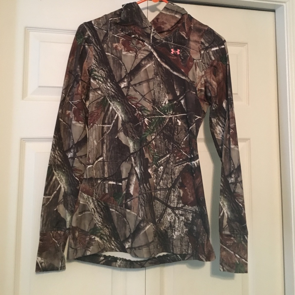 *SOLD ON MERCARI* Under Armour long sleeve