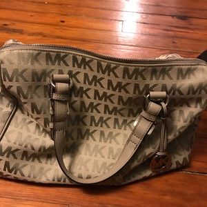 Grey large satchel ! W long strap.