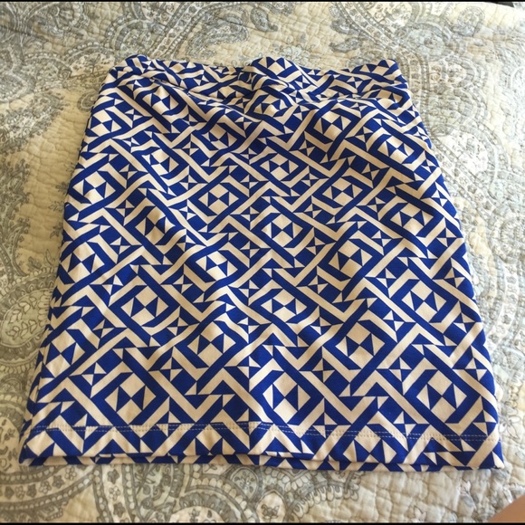 Uniquely Patterned Pencil Skirt - Picture 2 of 3
