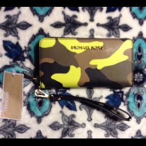 BNWT Michael Kors Camo Wallet