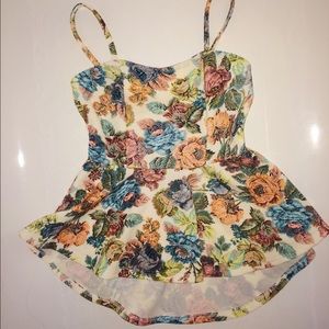 NWT 🎉🎉 spaghetti strap peplum floral blouse