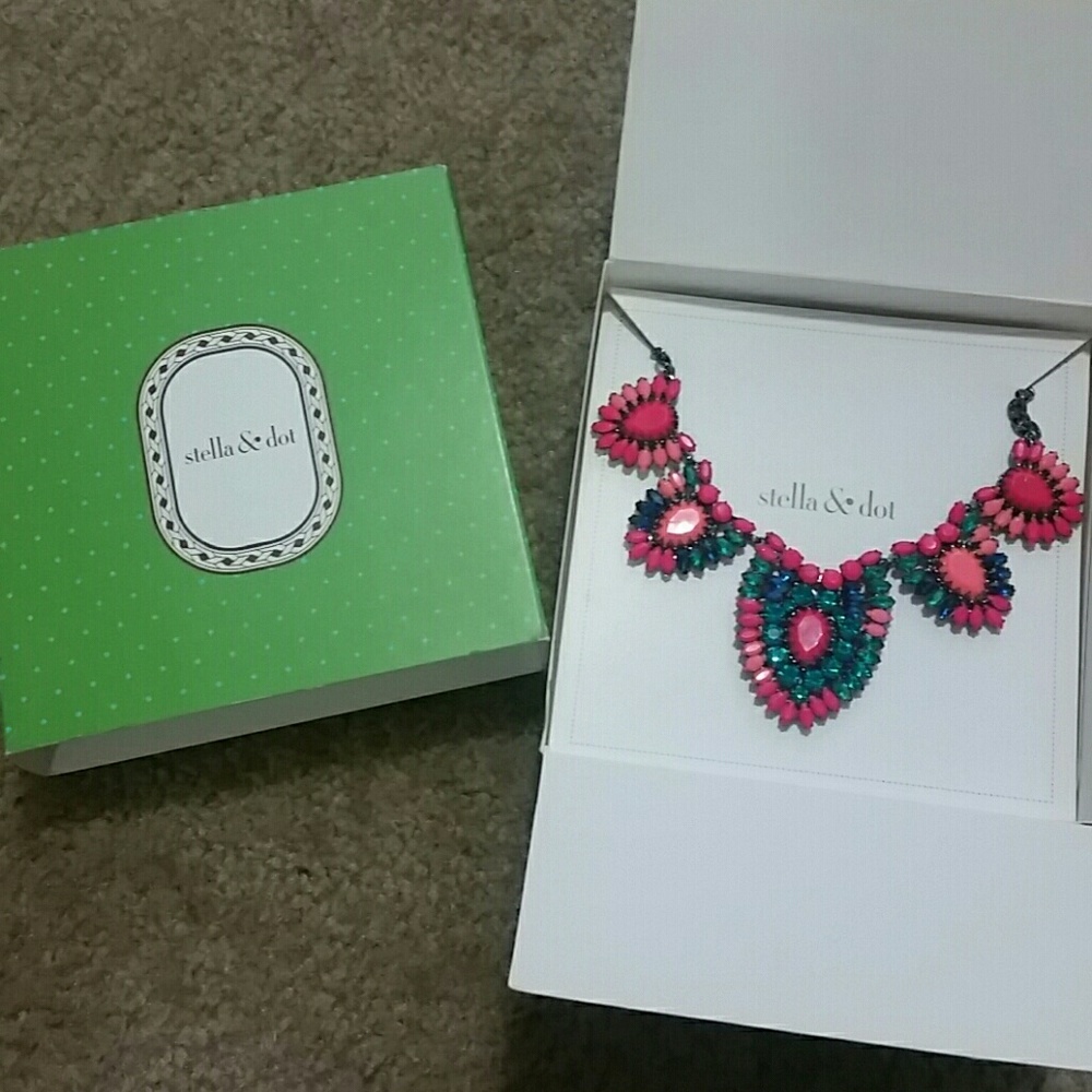 Stella & Dot Frida necklace