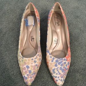 Soft style shoes Sz 7 1/2