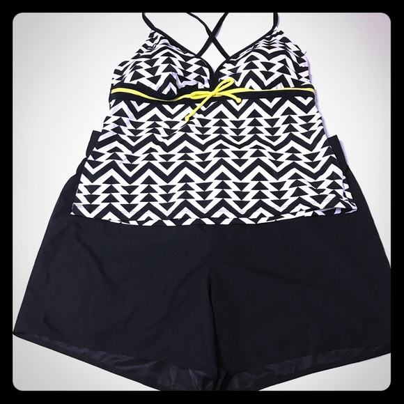 South Point Other - 🎈SALE SOUTH POINT Black & White Striped Tankini