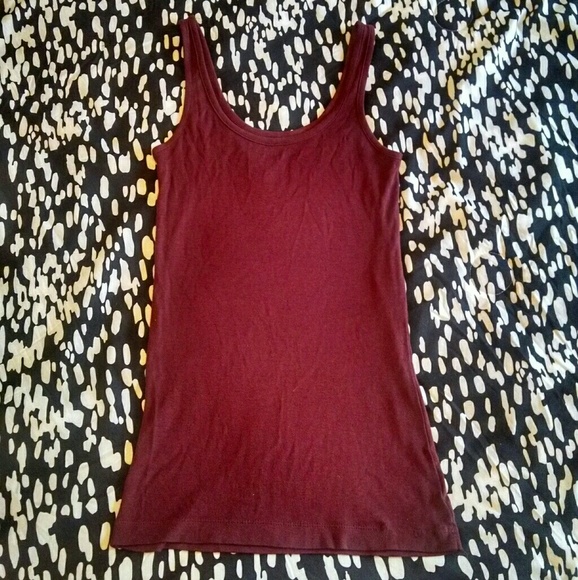 Burgundy Tank Top With Bronze Colored Sequins ✨ - Picture 3 of 3