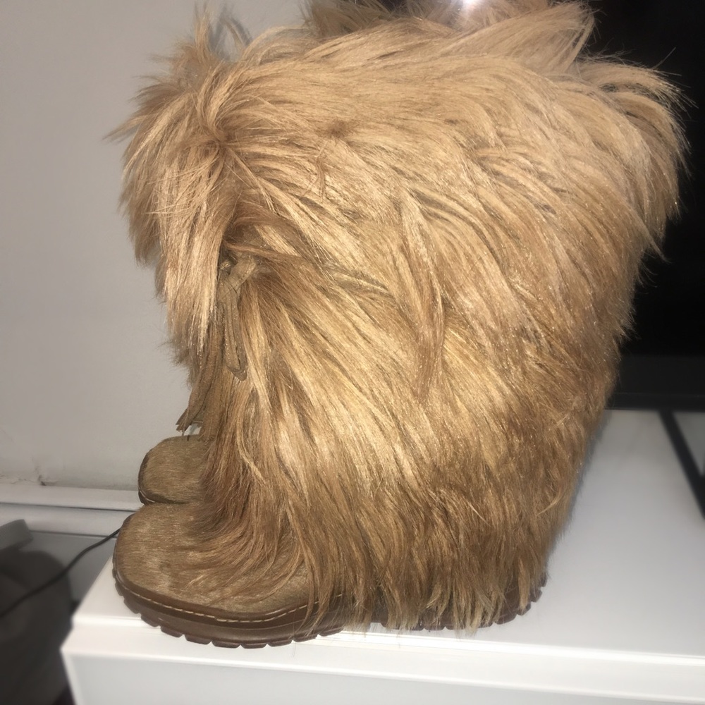 PAGAR FUR BOOTS Sz 9.5