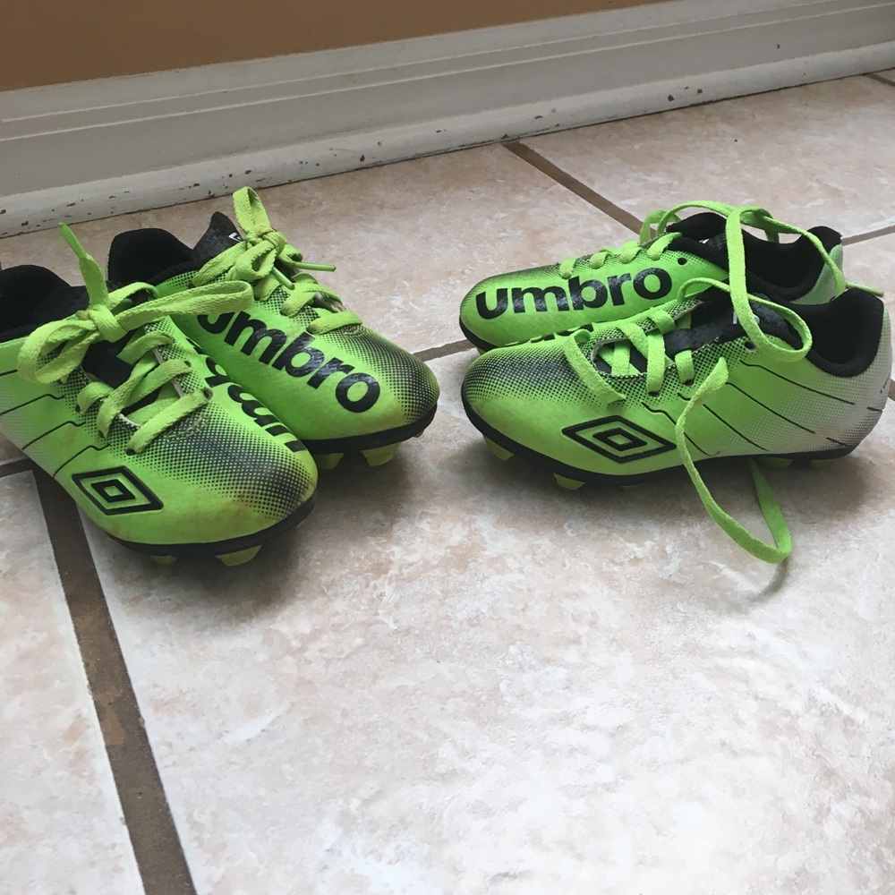 ⚽️⚽️size 8 Umbro Soccer Cleats⚽️⚽️