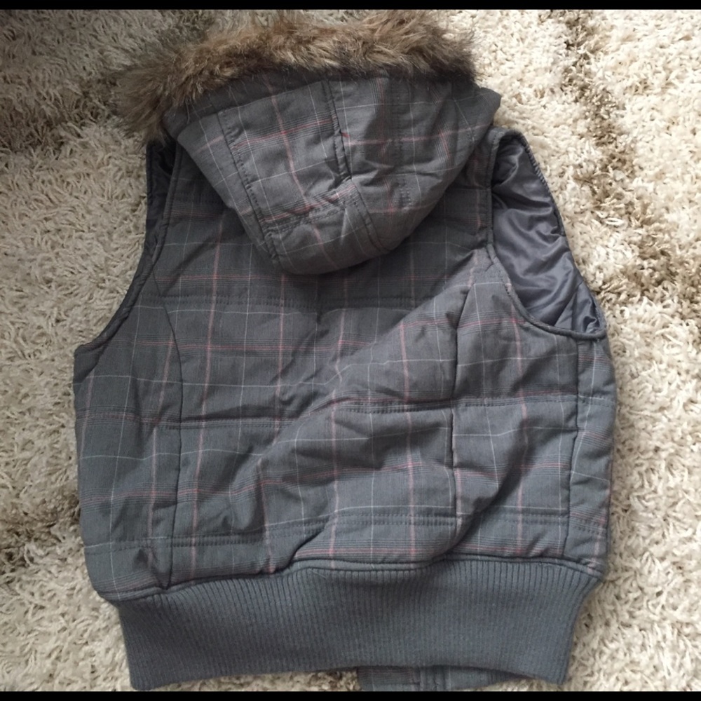 Fur puffy vest - Picture 3 of 3