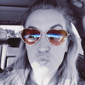 Meet your Posher, Courtney