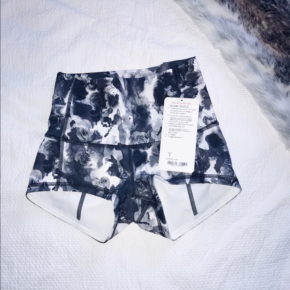 Black and white LuluLemon shorts