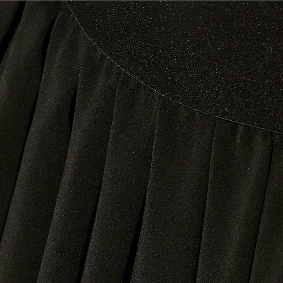 Convertible Satin & Crepe de Chine gown - Picture 2 of 2