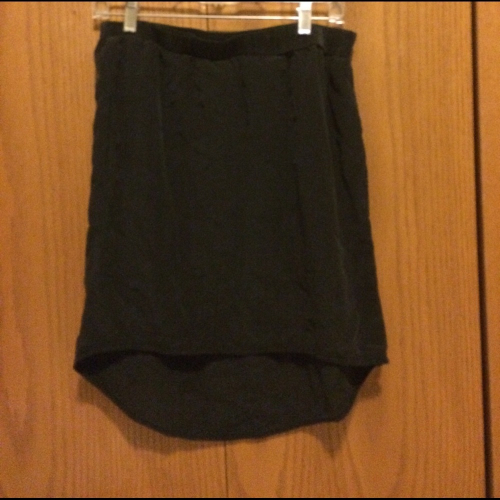 Short black high low skirt