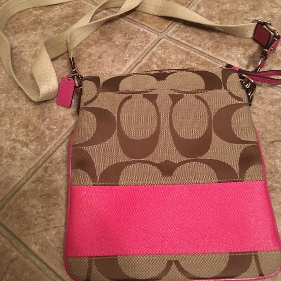 FINAL SALE: Authentic COACH Crossbody Bag - Picture 3 of 5