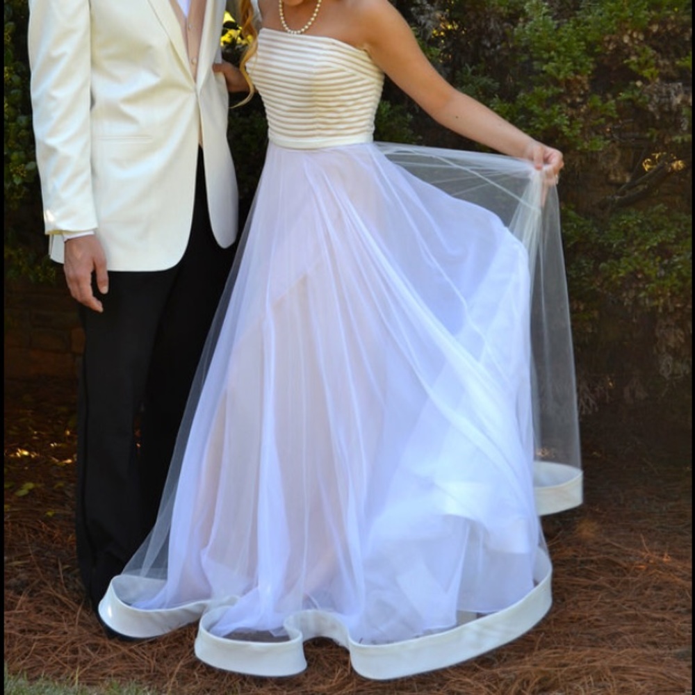 2016 La Femme Prom Dress