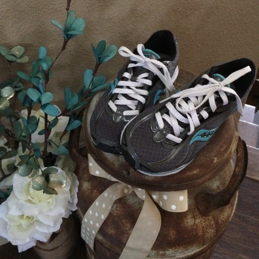 Saucony Grid Speed Running shoes. Sz 6. Grey/Aqua.