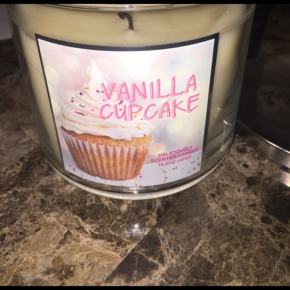 Rue21 Other - Vanilla cupcake candle