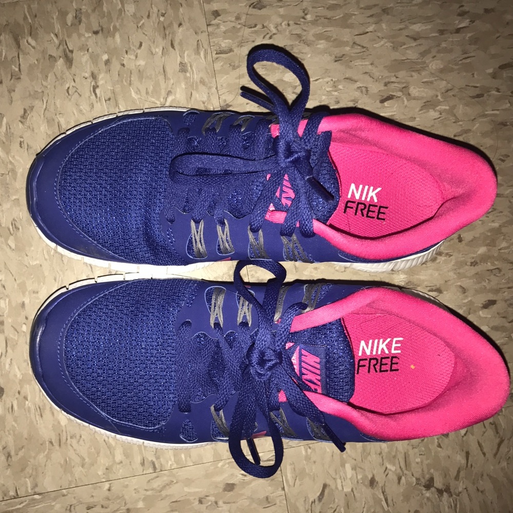 Nike free tennis shoes