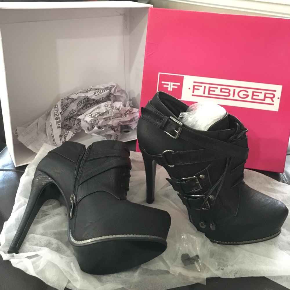Fieberger heeled boots, faux fur lining, laces NWT