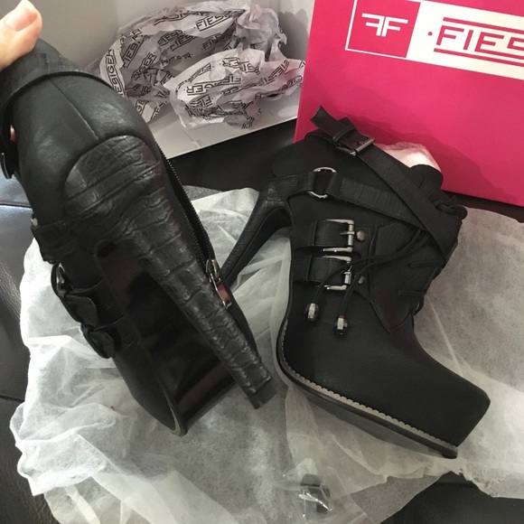 Fieberger heeled boots, faux fur lining, laces NWT - Picture 3 of 6