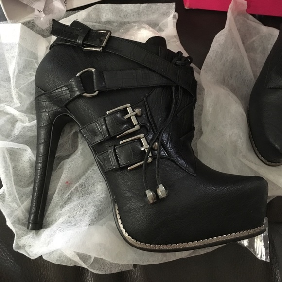 Fieberger heeled boots, faux fur lining, laces NWT - Picture 5 of 6