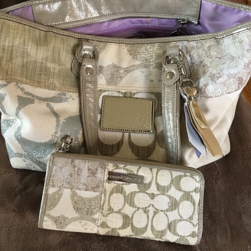 Coach purse - Picture 4 of 4